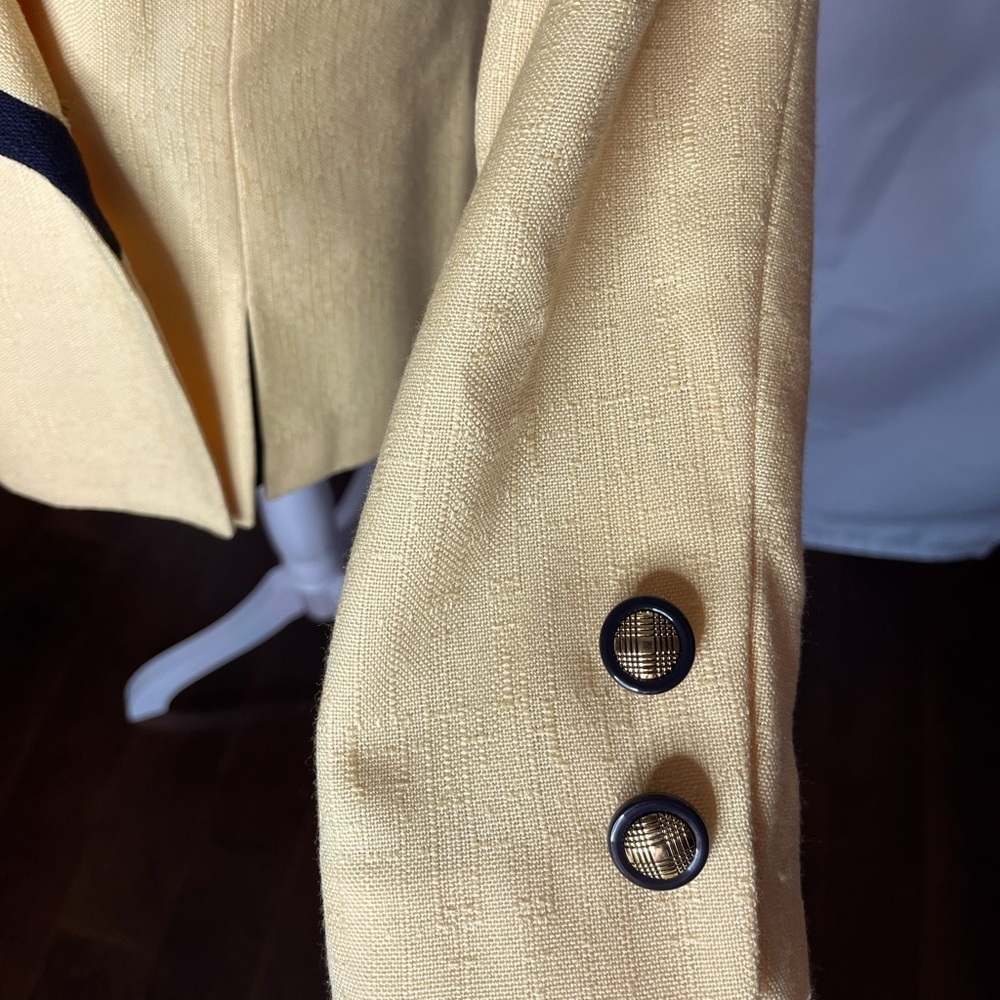 ⭐️ Kasper yellow blazer- size 8P - Picture 7 of 12